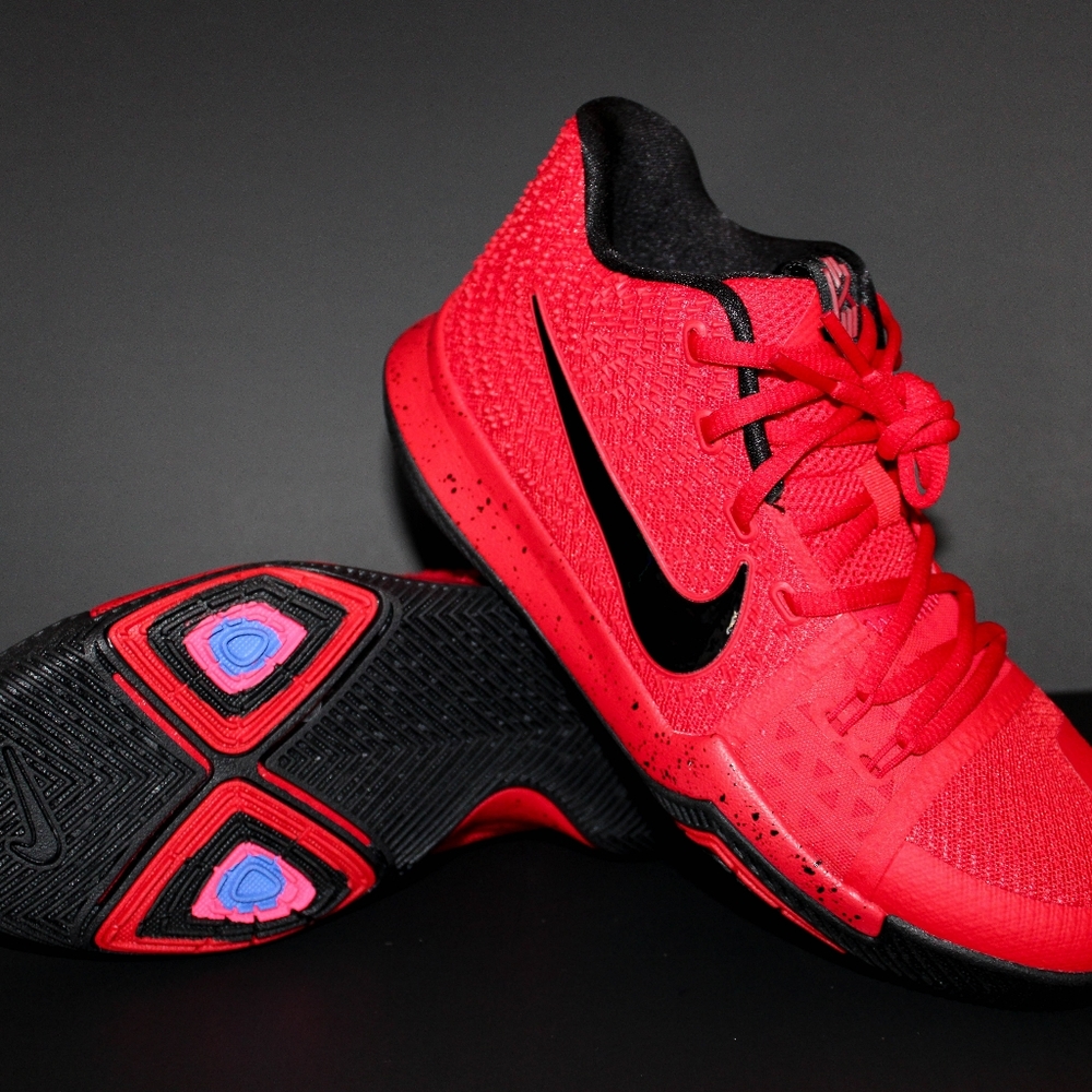 Nike Kyrie 3 University Red  Sz 7
